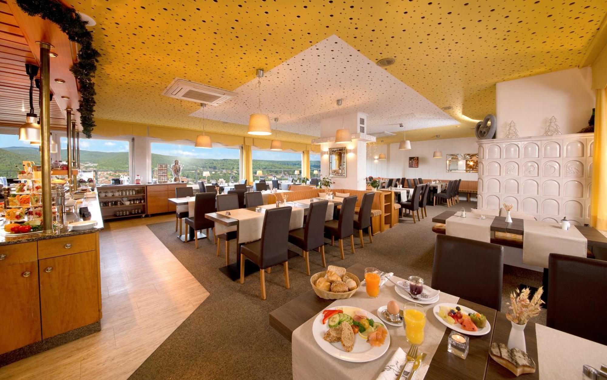 Hotel Heikenberg 巴特劳特堡 外观 照片