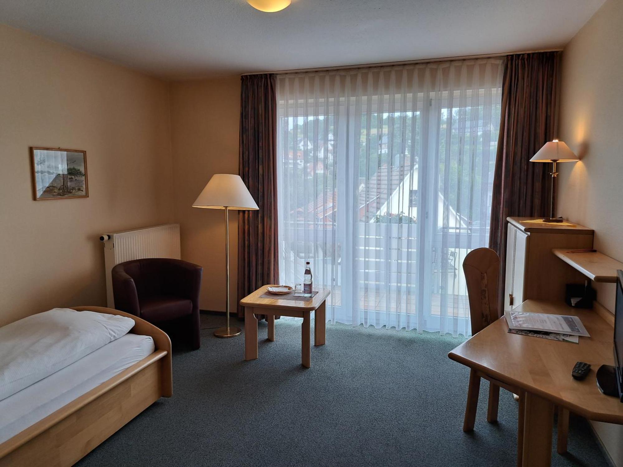 Hotel Heikenberg 巴特劳特堡 外观 照片