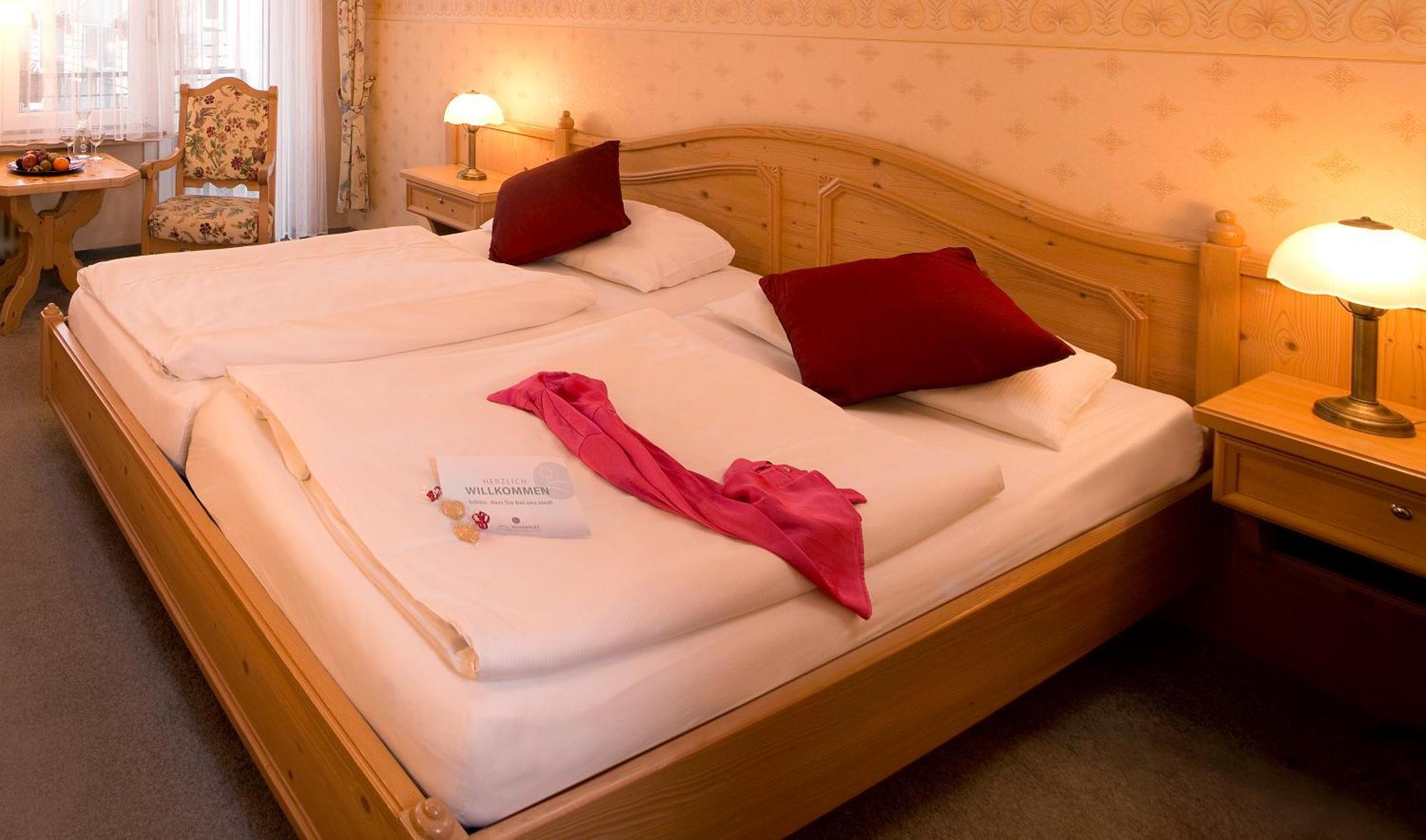 Hotel Heikenberg 巴特劳特堡 外观 照片