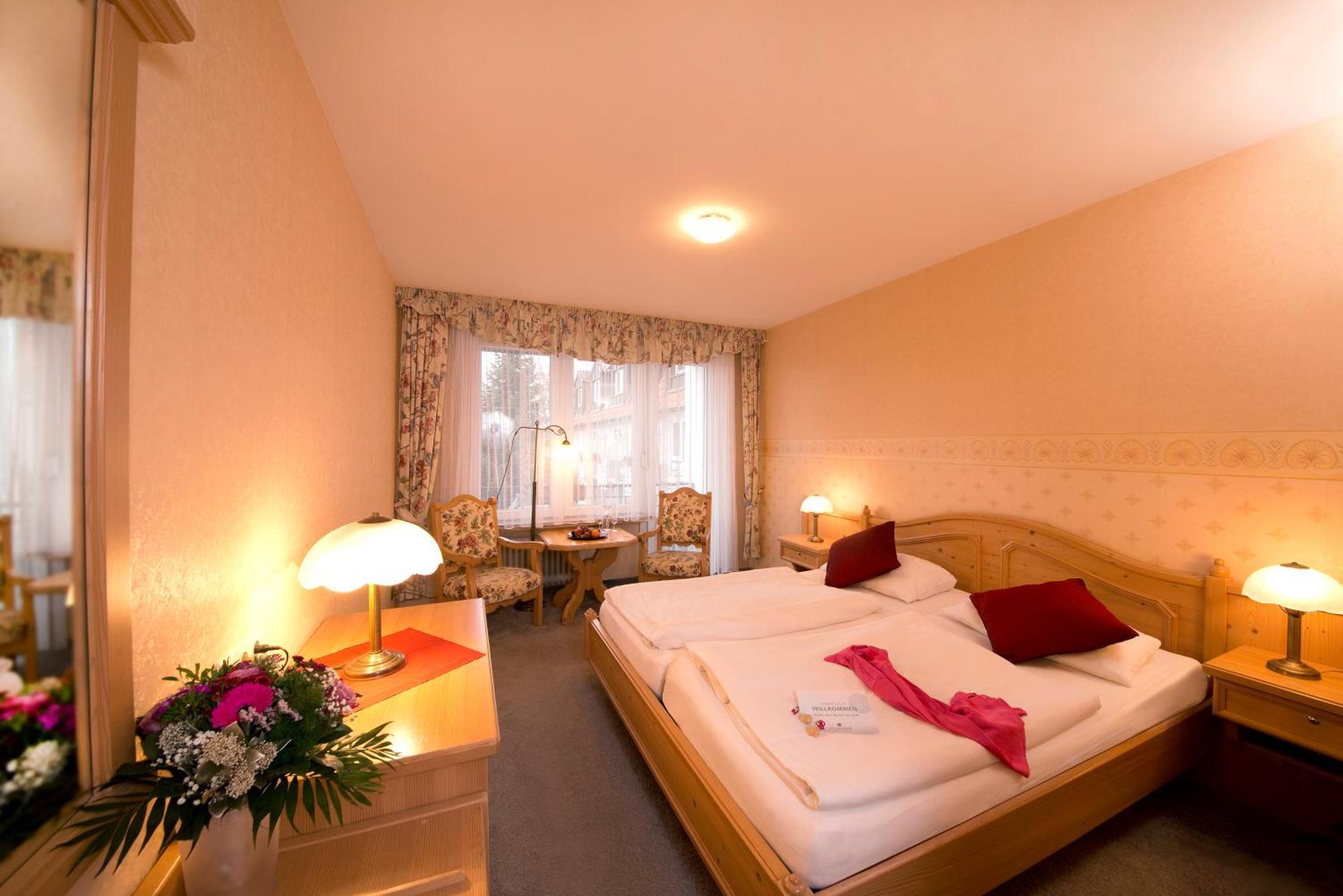 Hotel Heikenberg 巴特劳特堡 外观 照片
